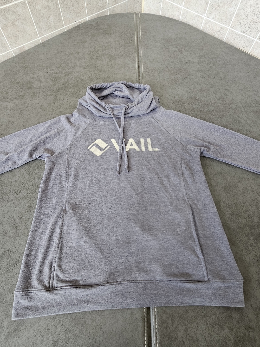 Vail Men's Gray Pullover Hoodie Sweater Size Large